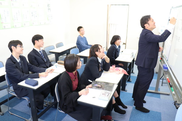 興学社高等学院公式/授業の様子の画像